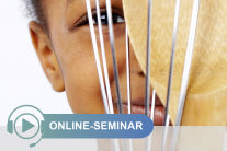 Mädchen blickt durch Schneebesen und Kochlöffel; Schriftzug Online-Seminar © gettyimages